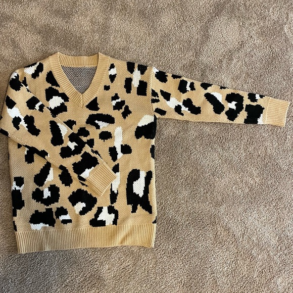Small Leopard V Neck Sweater - Picture 1 of 1